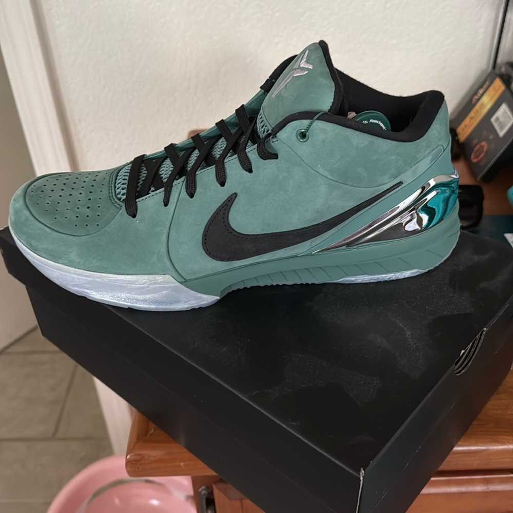 Kobe iv pronto girl dad shoes